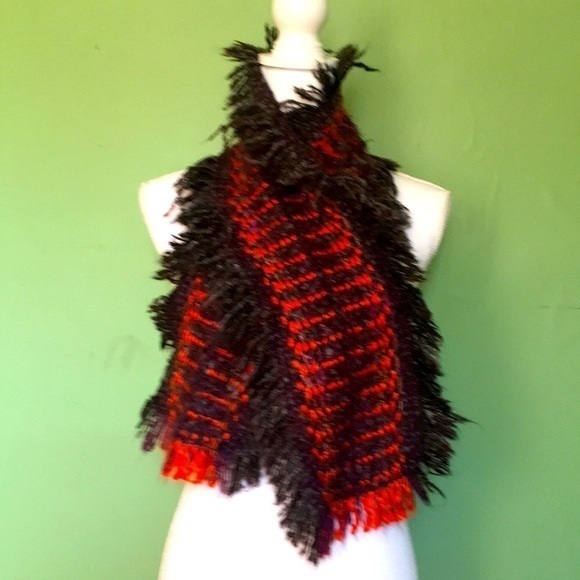Beautiful knit red and black scarf - Picture 1 of 6